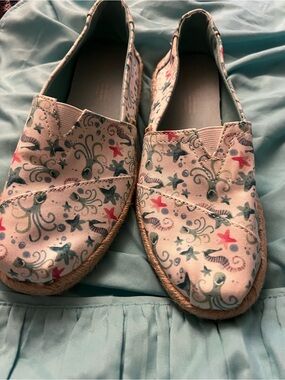 Toms Pink Canvas Slip-Ons with Teal Interior and Nautical Print